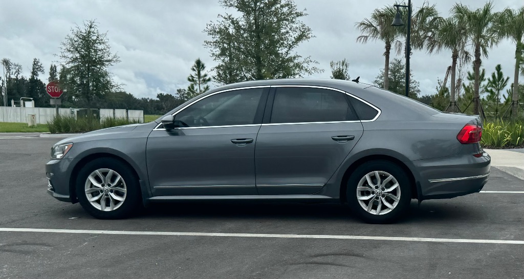 2016 Volkswagen Passat S photo