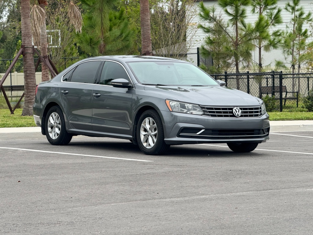 2016 Volkswagen Passat S photo