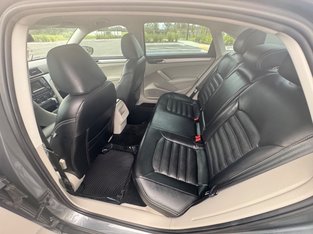 2016 Volkswagen Passat S photo