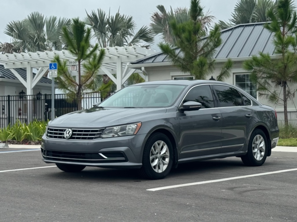 2016 Volkswagen Passat S photo