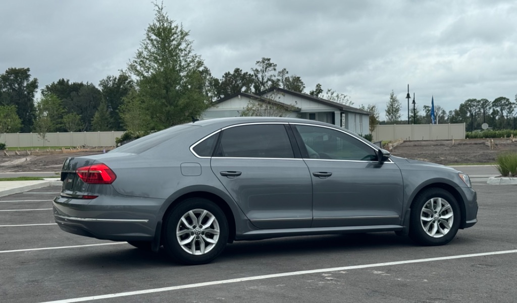 2016 Volkswagen Passat S photo