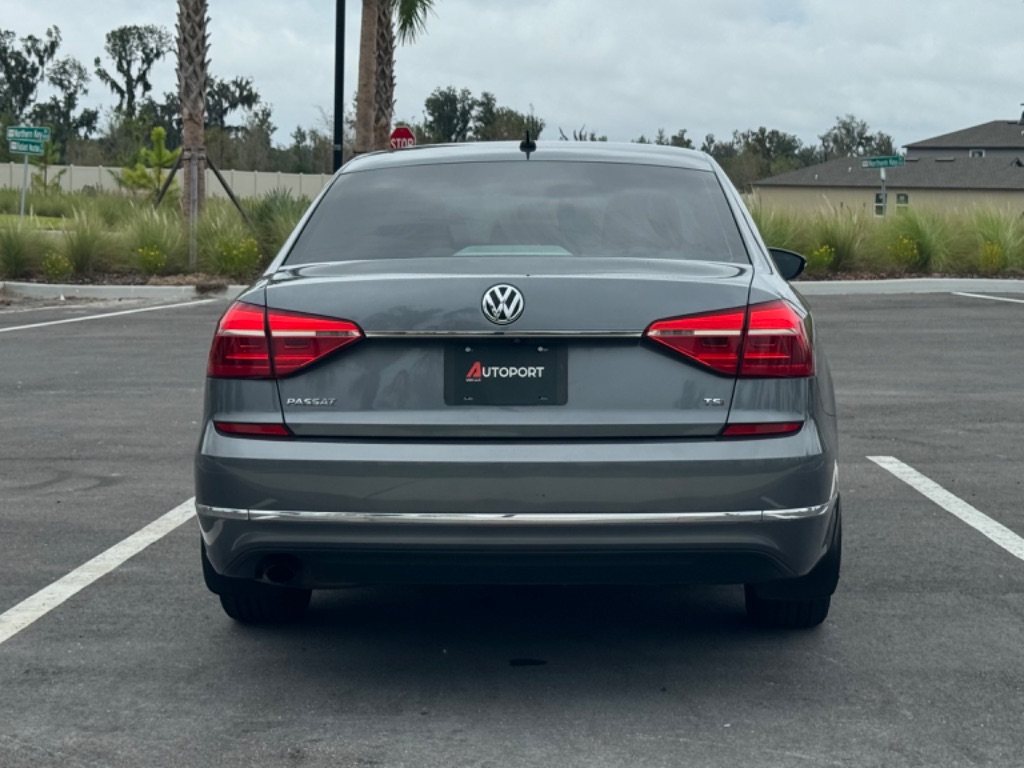 2016 Volkswagen Passat S photo