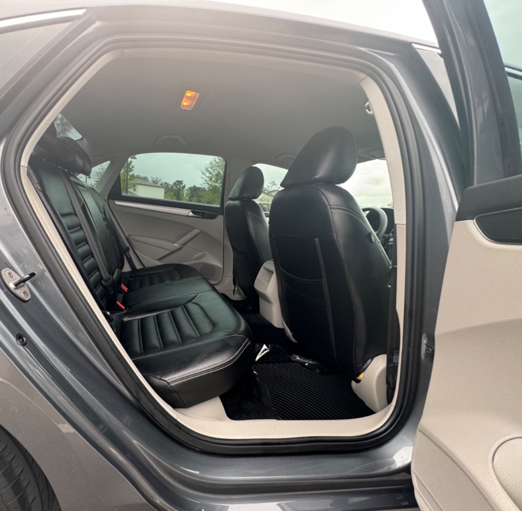 2016 Volkswagen Passat S photo