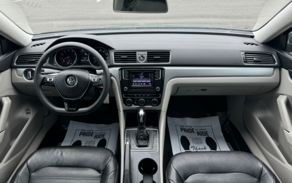 2016 Volkswagen Passat S photo