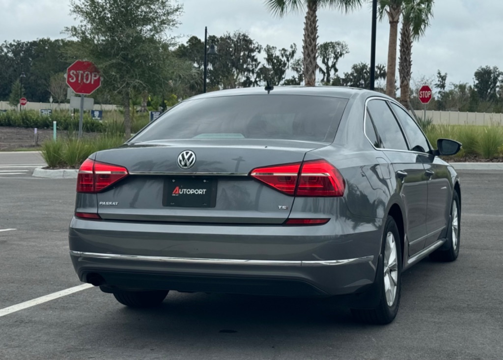 2016 Volkswagen Passat S photo