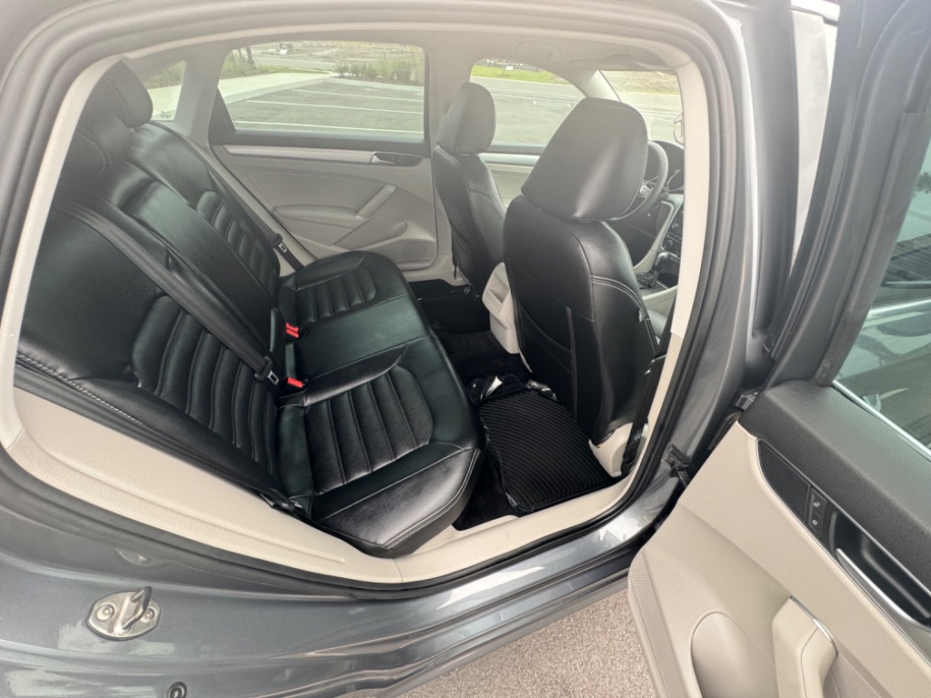 2016 Volkswagen Passat S photo