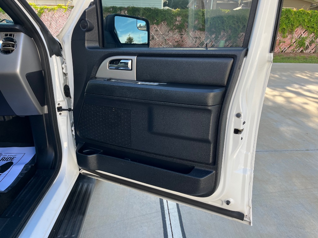 2016 Ford Expedition - $13,995