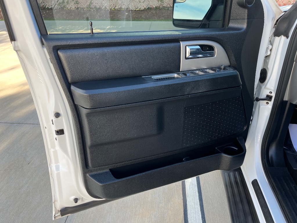 2016 Ford Expedition - $13,995