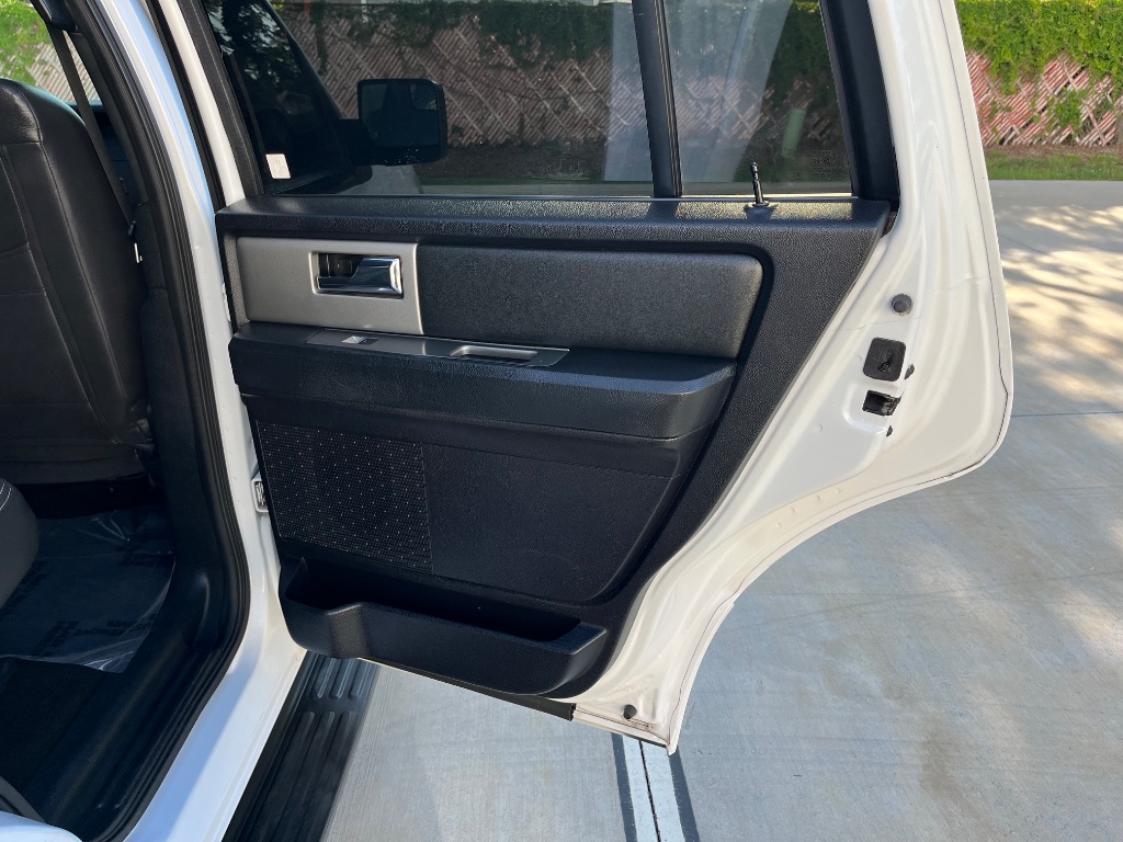 2016 Ford Expedition - $13,995