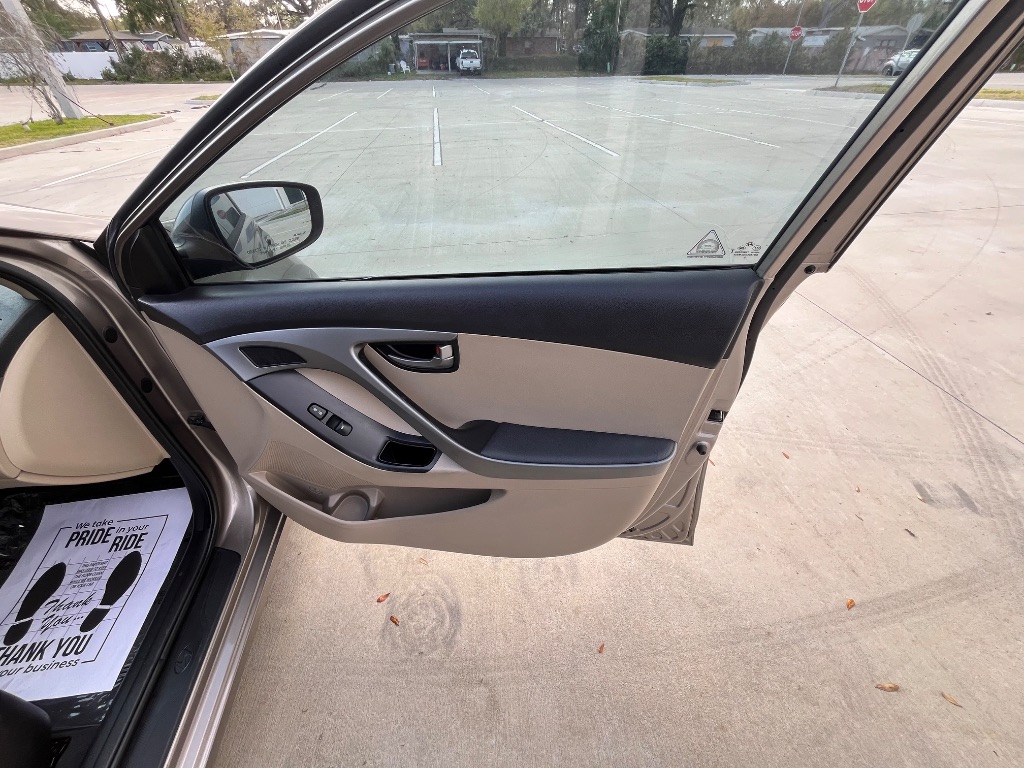 2016 Hyundai Elantra SE photo