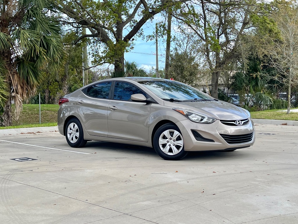 2016 Hyundai Elantra SE photo