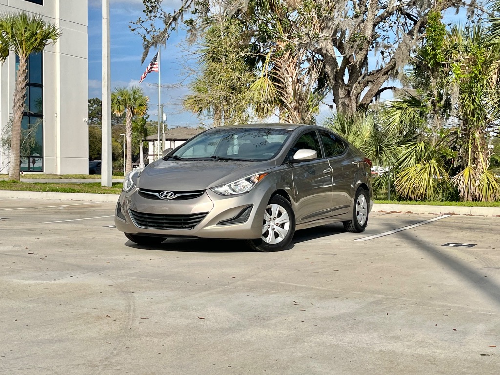 2016 Hyundai Elantra SE photo