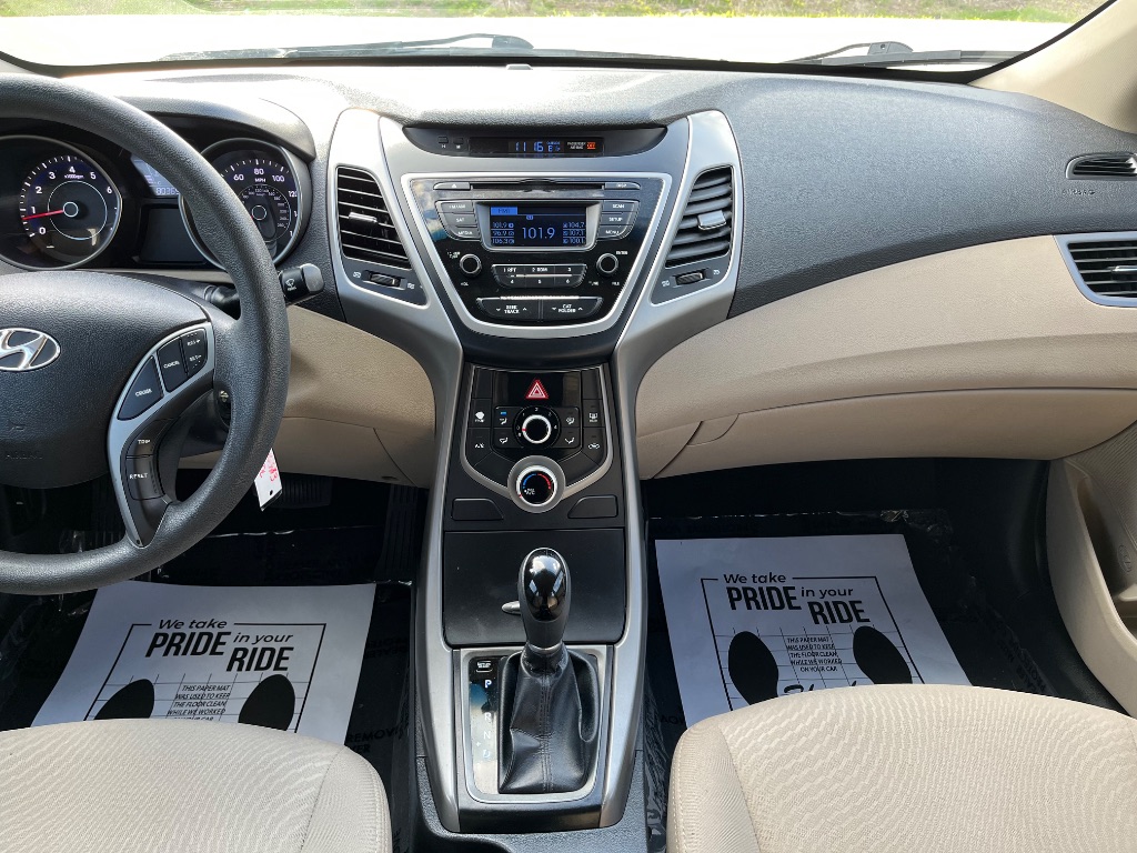 2016 Hyundai Elantra SE photo