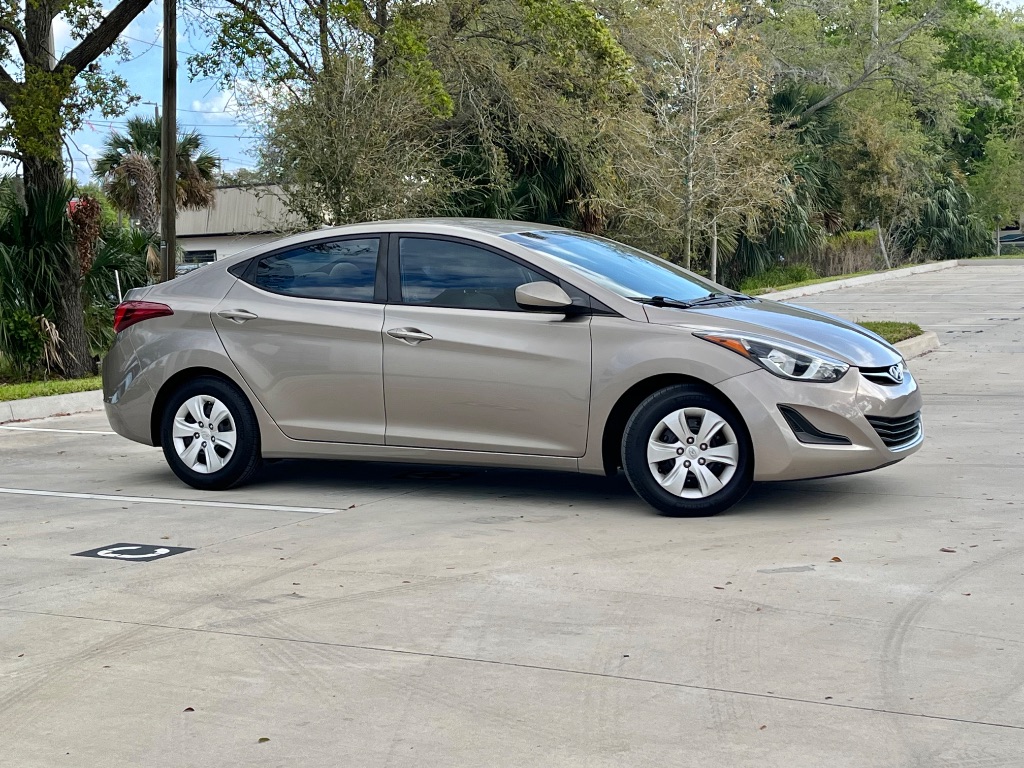 2016 Hyundai Elantra SE photo