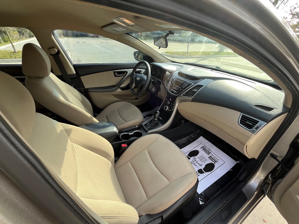 2016 Hyundai Elantra SE photo