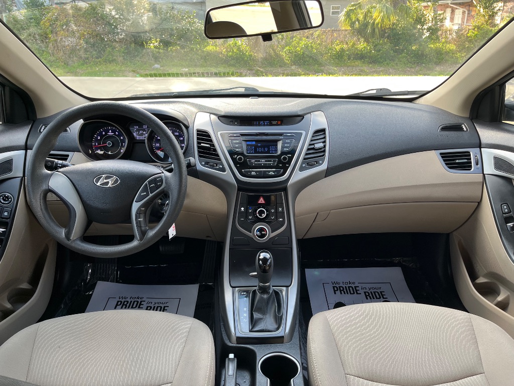2016 Hyundai Elantra SE photo