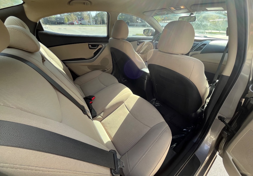 2016 Hyundai Elantra SE photo