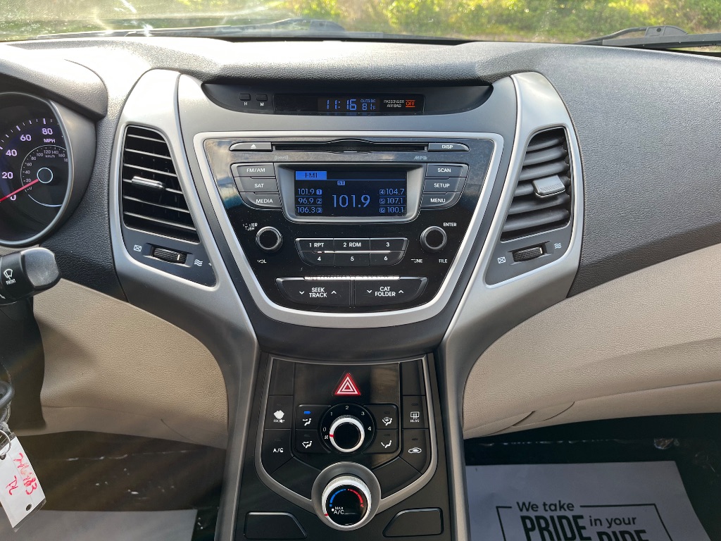 2016 Hyundai Elantra SE photo