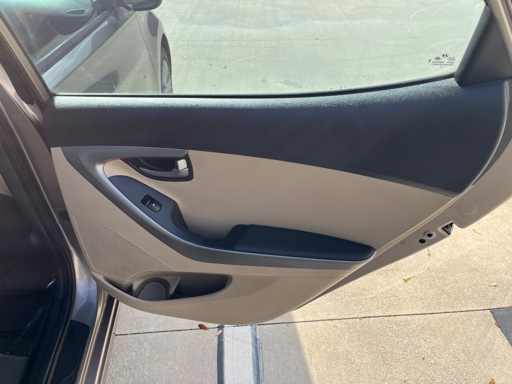 2016 Hyundai Elantra SE photo