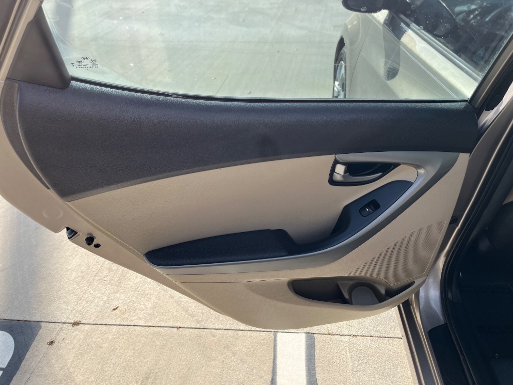 2016 Hyundai Elantra SE photo