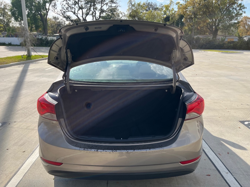 2016 Hyundai Elantra SE photo