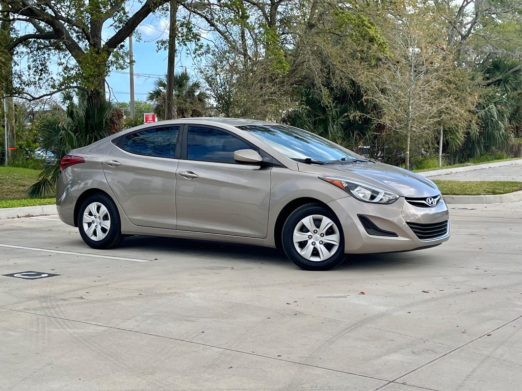 2016 Hyundai Elantra SE photo