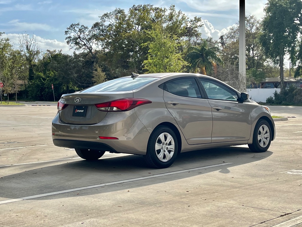 2016 Hyundai Elantra SE photo