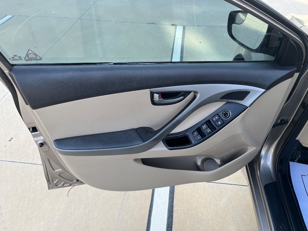 2016 Hyundai Elantra SE photo