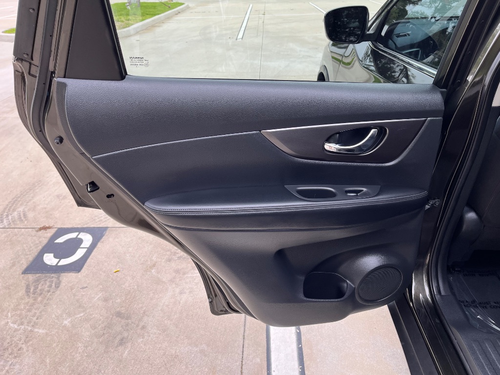 2016 Nissan Rogue - $9,295