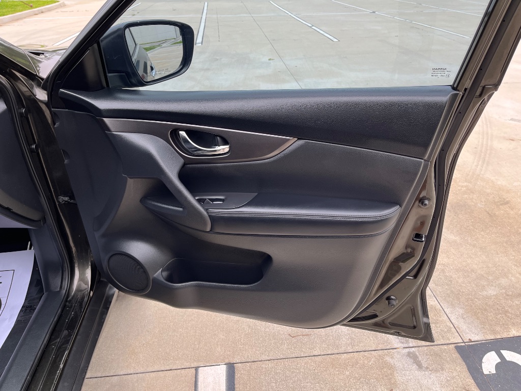 2016 Nissan Rogue - $9,295