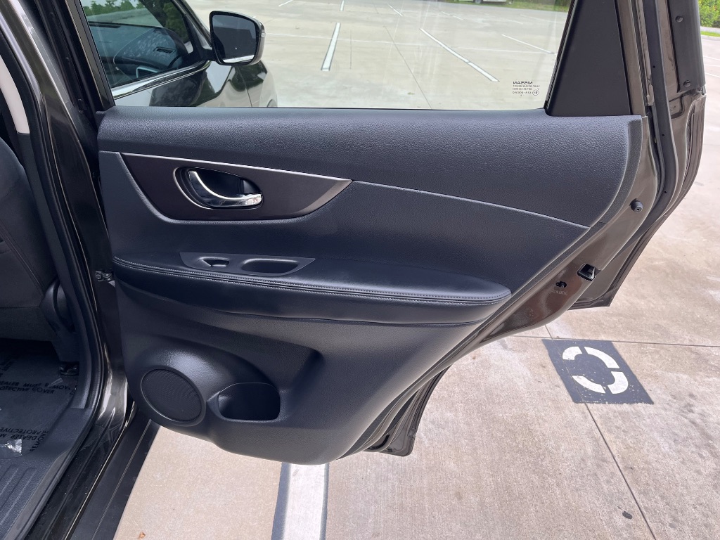 2016 Nissan Rogue - $9,295