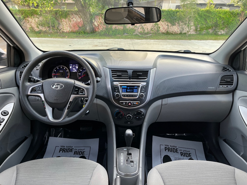 2016 Hyundai Accent SE photo