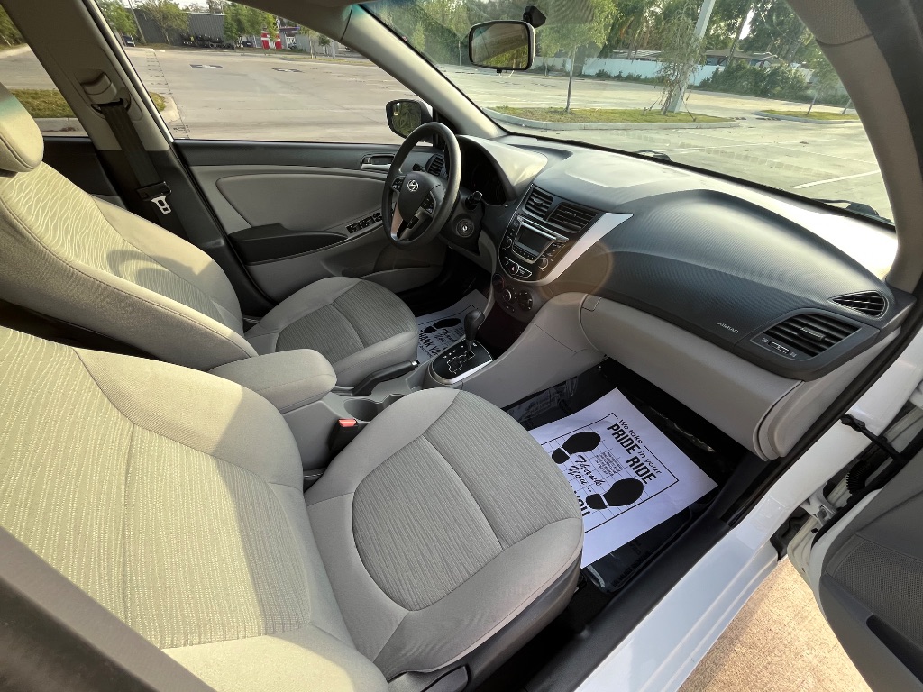 2016 Hyundai Accent SE photo