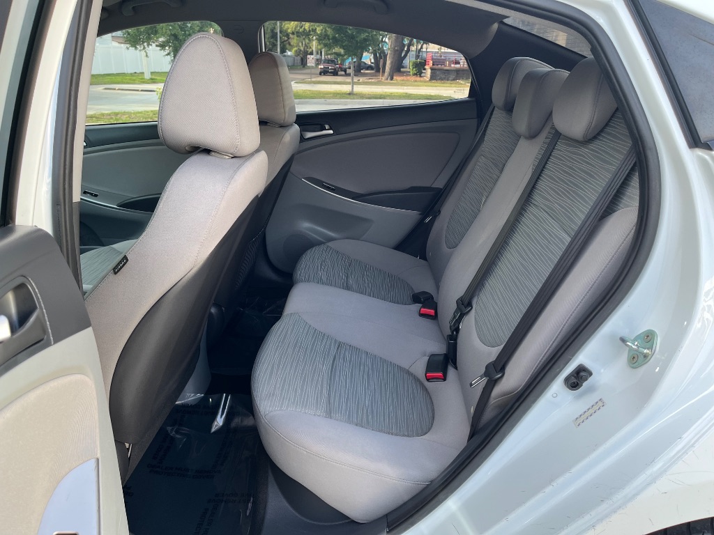 2016 Hyundai Accent SE photo