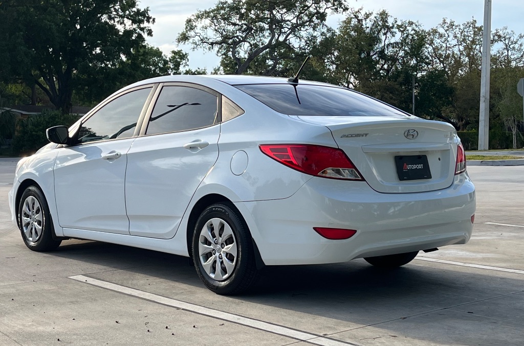 2016 Hyundai Accent SE photo