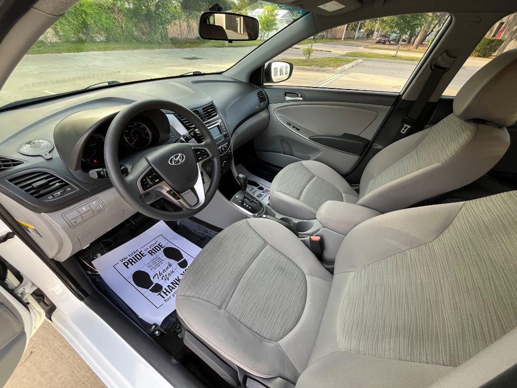 2016 Hyundai Accent SE photo