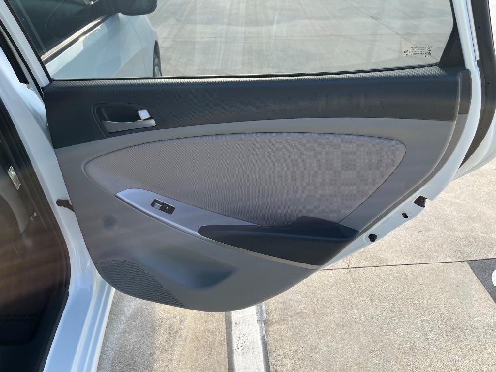 2016 Hyundai Accent SE photo