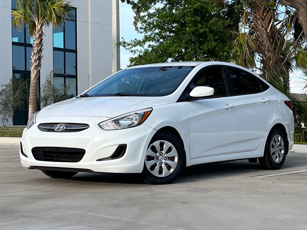 2016 Hyundai Accent SE photo