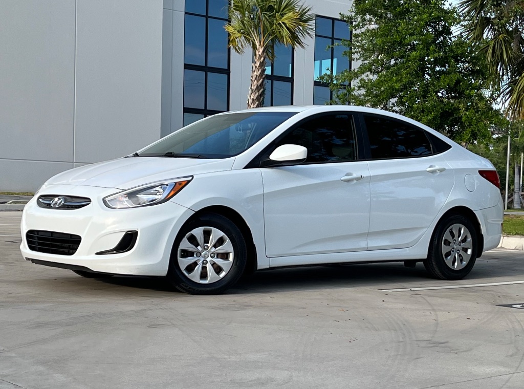 2016 Hyundai Accent SE photo