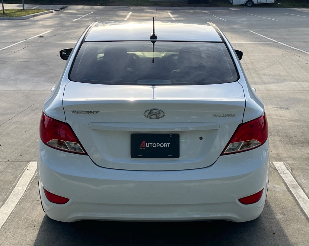 2016 Hyundai Accent SE photo