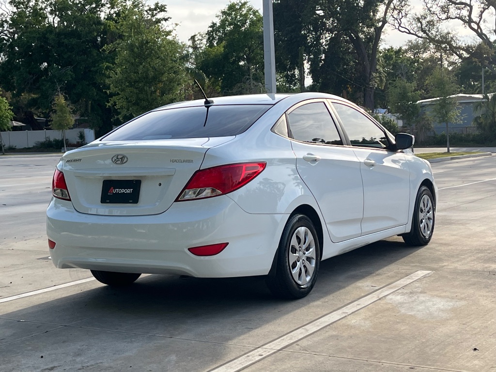 2016 Hyundai Accent SE photo