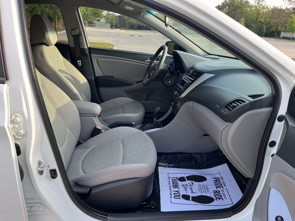 2016 Hyundai Accent SE photo