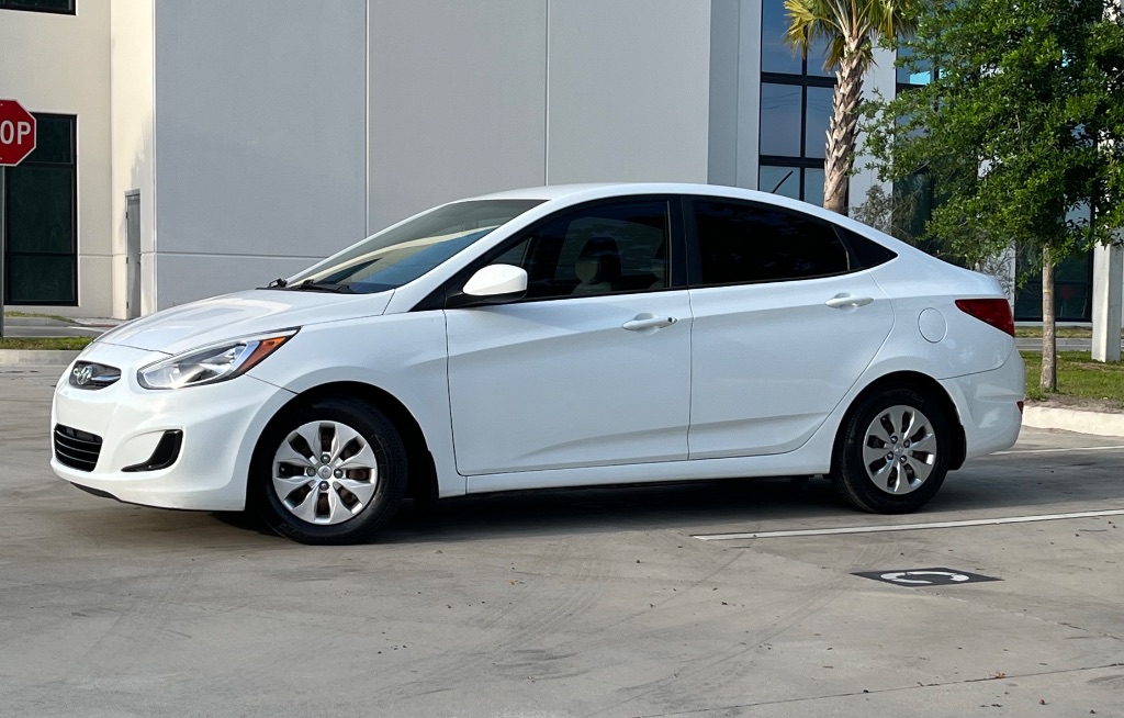2016 Hyundai Accent SE photo