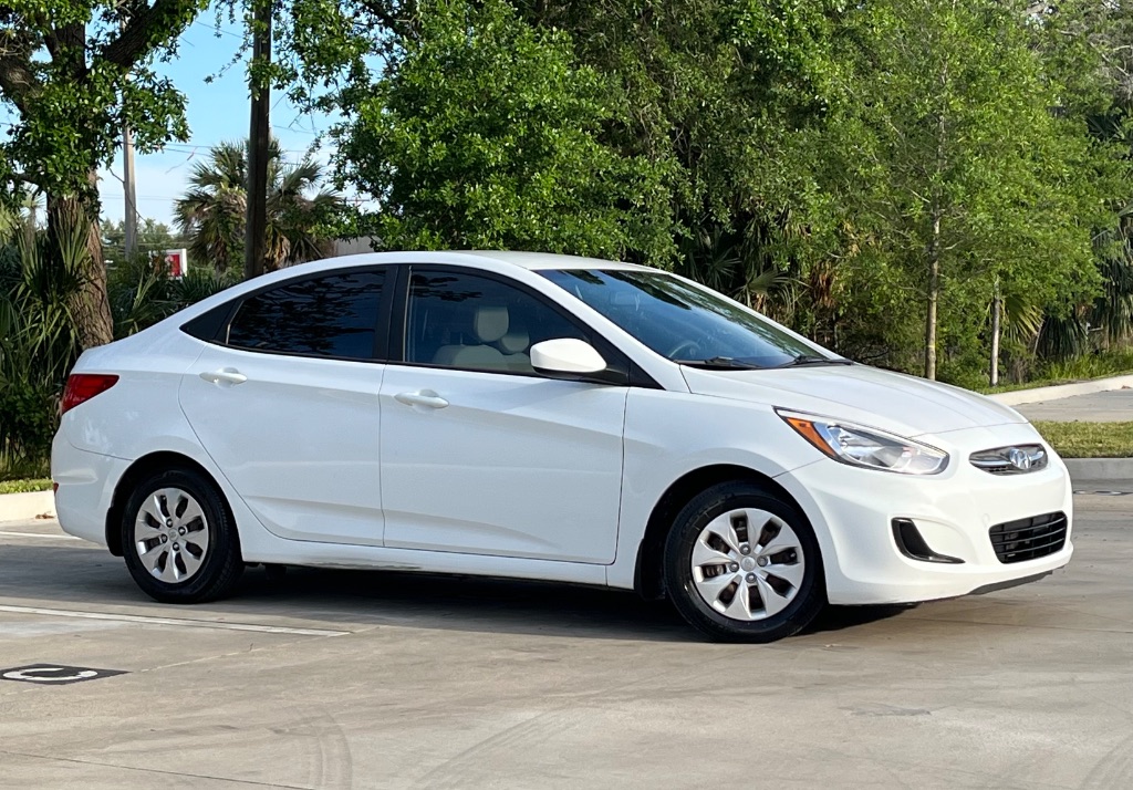 2016 Hyundai Accent SE photo