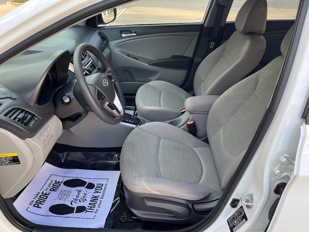 2016 Hyundai Accent SE photo
