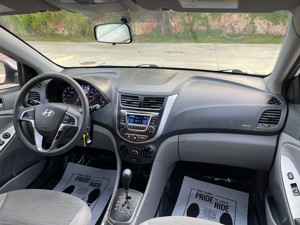 2016 Hyundai Accent SE photo