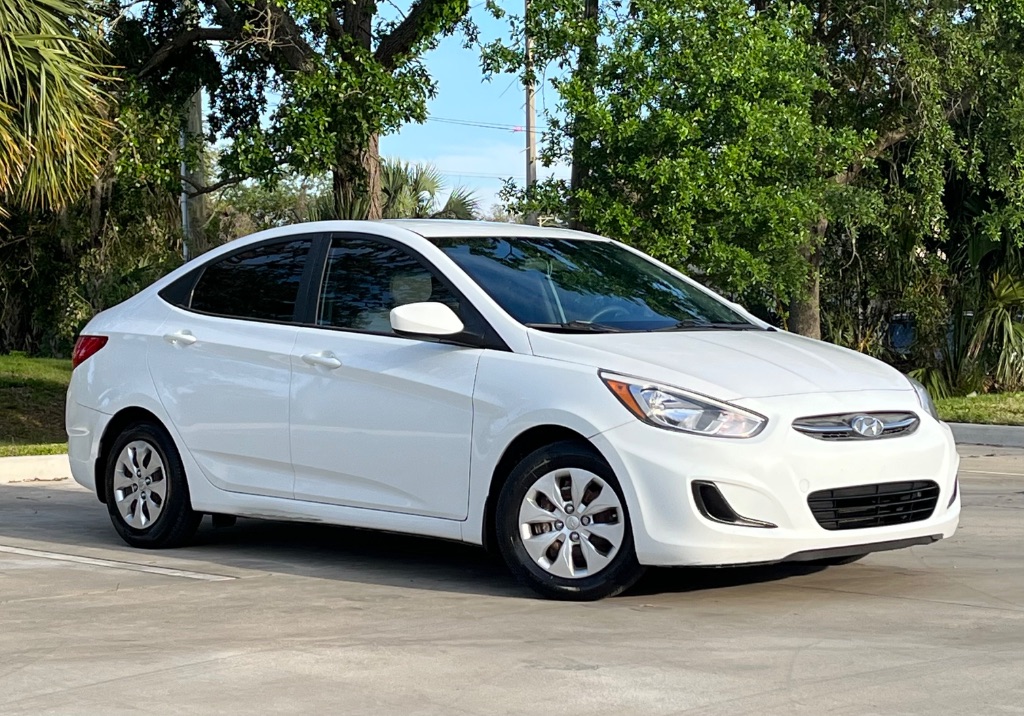 2016 Hyundai Accent SE photo