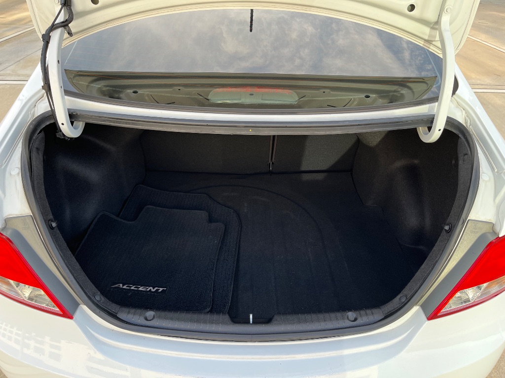 2016 Hyundai Accent SE photo