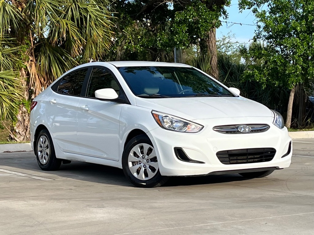 2016 Hyundai Accent SE photo
