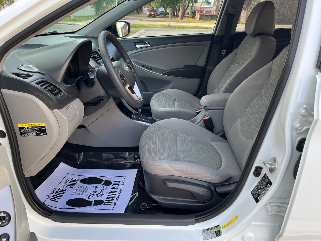 2016 Hyundai Accent SE photo